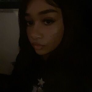 Meet your Posher, Emelly